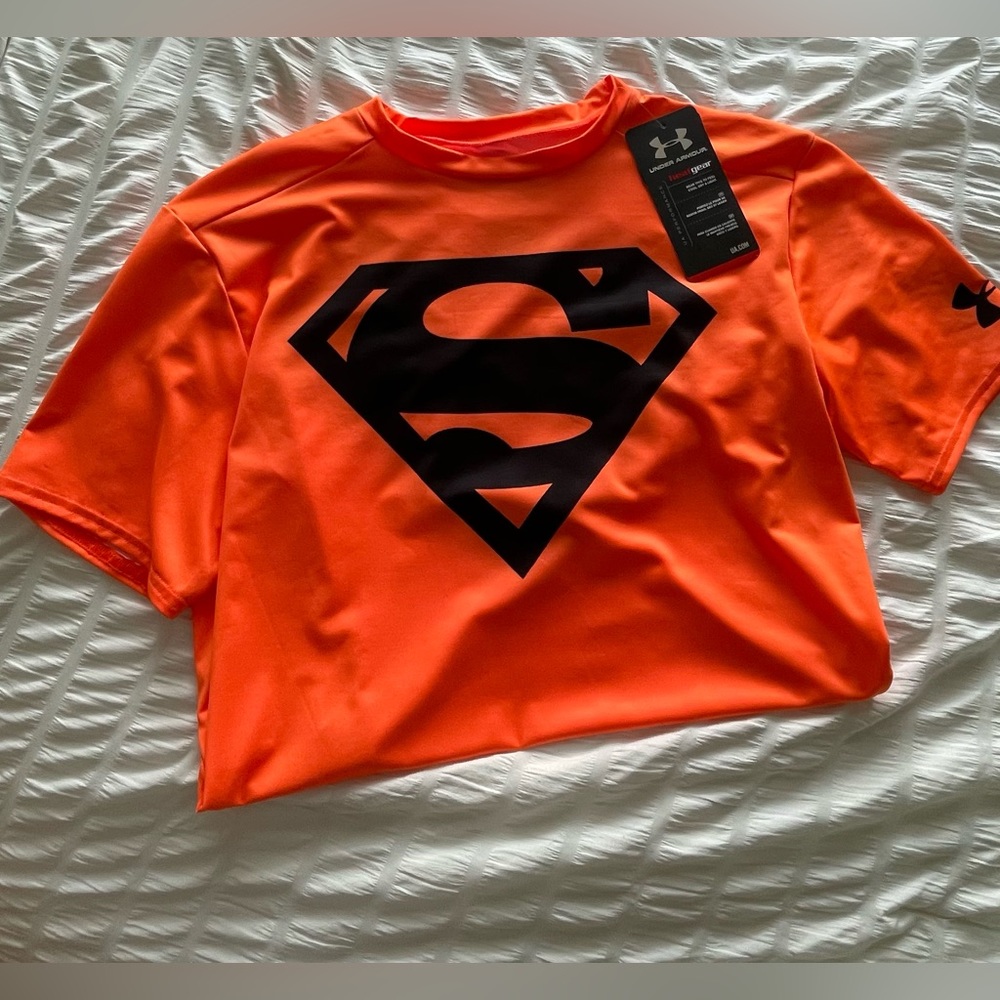 MENS NEW WITH TAGS UNDER ARMOUR COMPRESSION SHIRT, SUPERMAN, NEVER WORN, SIZE L